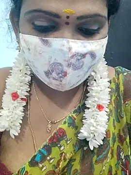 Snapshot of malliga98 chatting on 12.15.25 malliga98 online show from 12.15.25