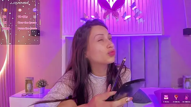 Snapshot of diosa_cristal chatting on 11.19.25 diosa cristal online show from 11.19.25