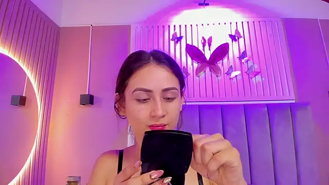 Snapshot of diosa_cristal chatting on 11.22.25 diosa cristal online show from 11.22.25