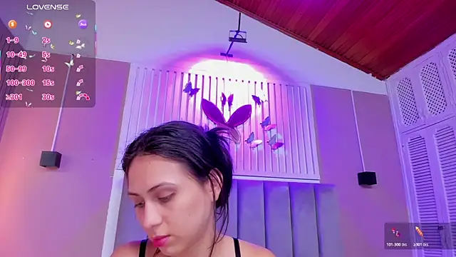 Snapshot of diosa_cristal chatting on 11.23.25 diosa cristal online show from 11.23.25