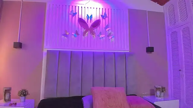 Snapshot of diosa_cristal chatting on 11.28.25 diosa cristal online show from 11.28.25