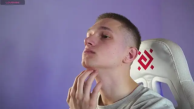 Snapshot of dustyn_fox chatting on 03.12.25 dustyn fox online show from 03.12.25