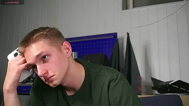 Snapshot of dustyn_fox chatting on 11.04.25 dustyn fox online show from 11.04.25