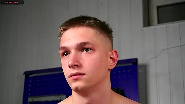 Snapshot of dustyn_fox chatting on 11.21.25 dustyn fox online show from 11.21.25