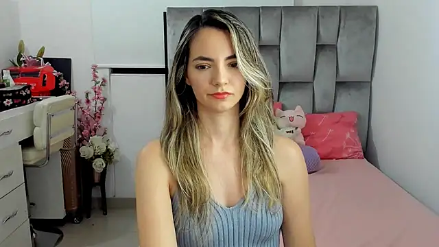 Snapshot of baby-miah chatting on 10.10.25 baby-miah online show from 10.10.25