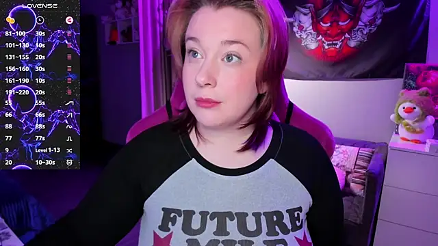 Snapshot of gitera_ chatting on 10.27.25 gitera online show from 10.27.25