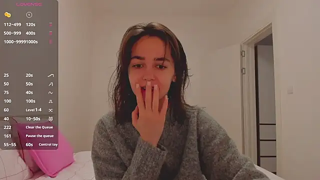 Snapshot of JudyAngil chatting on 11.06.25 JudyAngil online show from 11.06.25