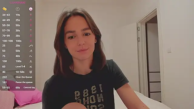 Snapshot of JudyAngil chatting on 11.10.25 JudyAngil online show from 11.10.25