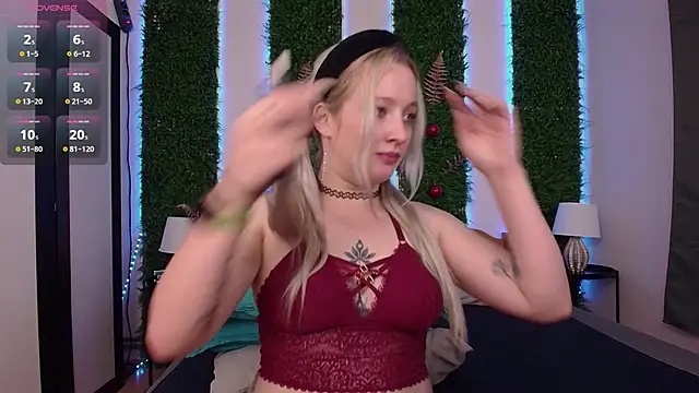 Snapshot of Nicole__Aniston_ chatting on 01.13.25 Nicole  Aniston  online show from 01.13.25