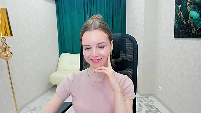 Snapshot of MileyWings chatting on 02.23.25 MileyWings online show from 02.23.25