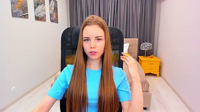 Snapshot of MileyWings chatting on 03.11.25 MileyWings online show from 03.11.25