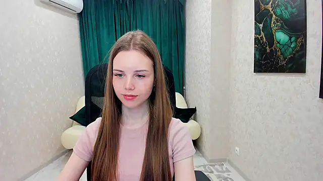 Snapshot of MileyWings chatting on 03.20.25 MileyWings online show from 03.20.25