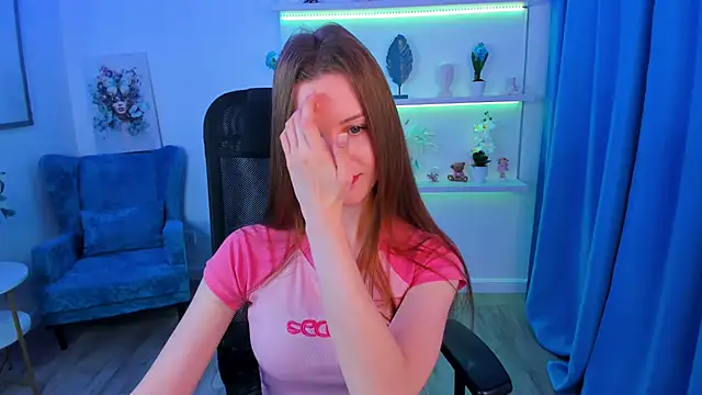 Snapshot of MileyWings chatting on 09.14.25 MileyWings online show from 09.14.25