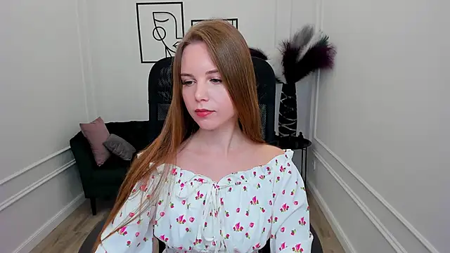 Snapshot of MileyWings chatting on 09.30.25 MileyWings online show from 09.30.25