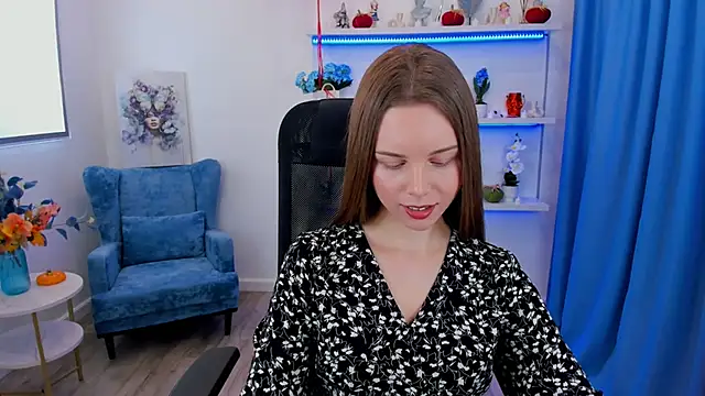 Snapshot of MileyWings chatting on 10.25.25 MileyWings online show from 10.25.25