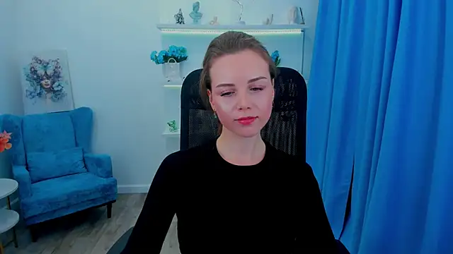 Snapshot of MileyWings chatting on 11.17.25 MileyWings online show from 11.17.25