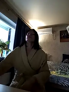 Snapshot of clementine_fox chatting on 01.08.25 clementine fox online show from 01.08.25