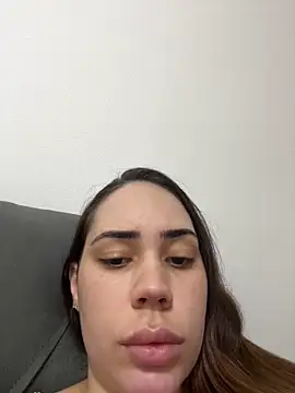 Julinha18 online show from 03.11.25