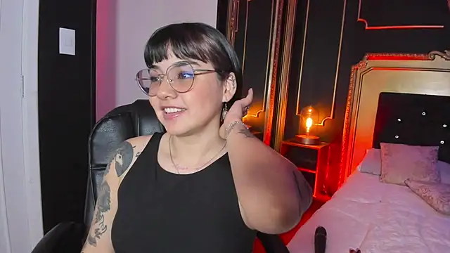 Snapshot of JeyLee chatting on 01.08.25 JeyLee online show from 01.08.25