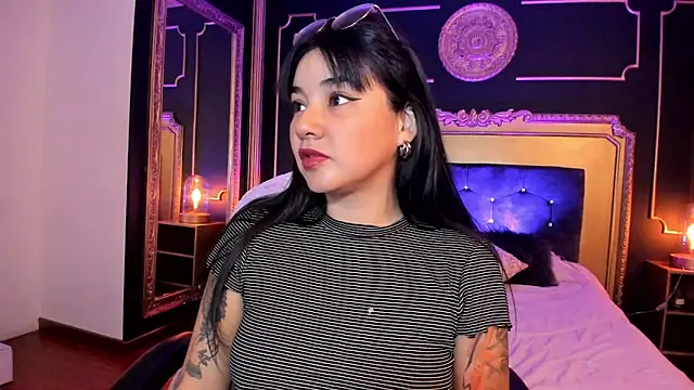 Snapshot of JeyLee chatting on 02.05.25 JeyLee online show from 02.05.25