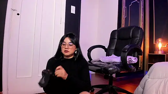 Snapshot of JeyLee chatting on 02.10.25 JeyLee online show from 02.10.25