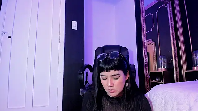 Snapshot of JeyLee chatting on 03.08.25 JeyLee online show from 03.08.25