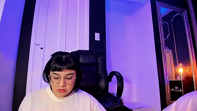 Snapshot of JeyLee chatting on 03.10.25 JeyLee online show from 03.10.25