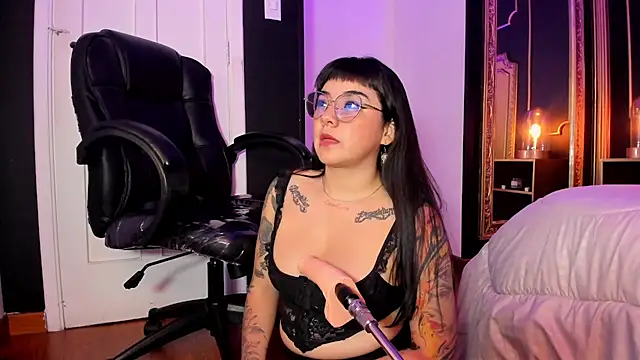 Snapshot of JeyLee chatting on 03.11.25 JeyLee online show from 03.11.25