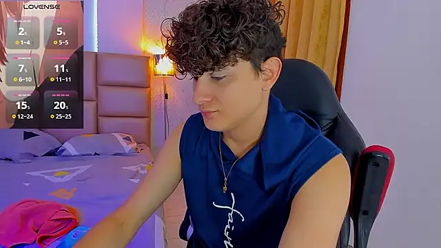 Snapshot of Nathan_Bluee chatting on 02.06.25 Nathan Bluee online show from 02.06.25