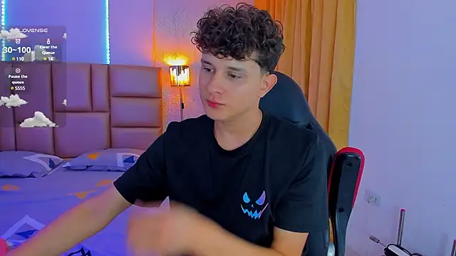 Snapshot of Nathan_Bluee chatting on 02.23.25 Nathan Bluee online show from 02.23.25