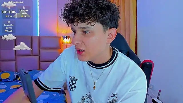 Snapshot of Nathan_Bluee chatting on 03.11.25 Nathan Bluee online show from 03.11.25