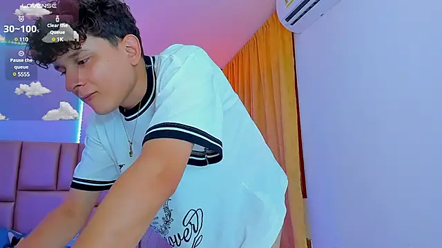 Snapshot of Nathan_Bluee chatting on 03.11.25 Nathan Bluee online show from 03.11.25