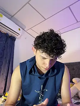 Snapshot of Nathan_Bluee chatting on 11.04.25 Nathan Bluee online show from 11.04.25