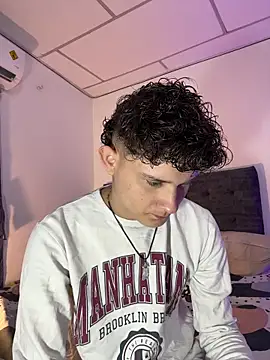 Snapshot of Nathan_Bluee chatting on 11.16.25 Nathan Bluee online show from 11.16.25