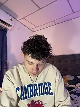 Snapshot of Nathan_Bluee chatting on 11.18.25 Nathan Bluee online show from 11.18.25