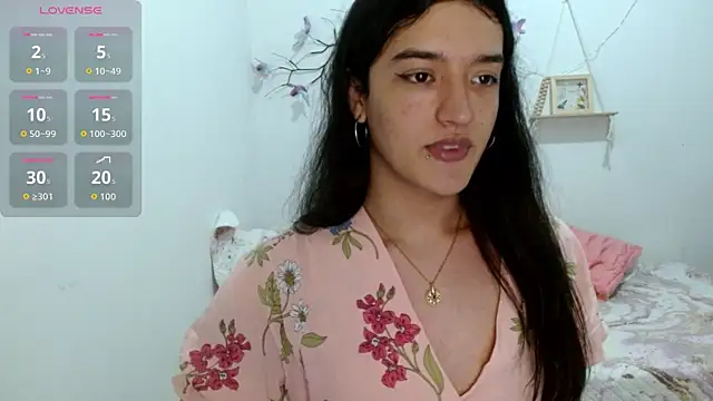 Snapshot of mia_unu chatting on 10.15.25 mia unu online show from 10.15.25