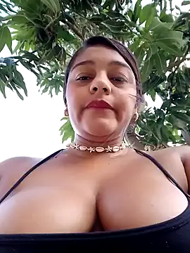 Snapshot of anaesca chatting on 02.11.25 anaesca online show from 02.11.25