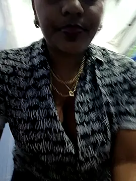 Snapshot of anaesca chatting on 03.08.25 anaesca online show from 03.08.25