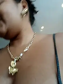 Snapshot of anaesca chatting on 03.12.25 anaesca online show from 03.12.25