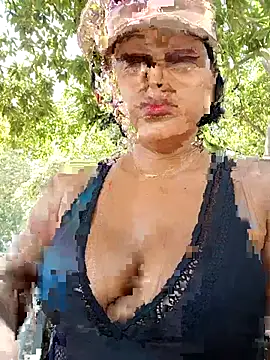 Snapshot of anaesca chatting on 09.13.25 anaesca online show from 09.13.25