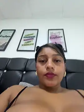 Snapshot of anaesca chatting on 12.14.25 anaesca online show from 12.14.25