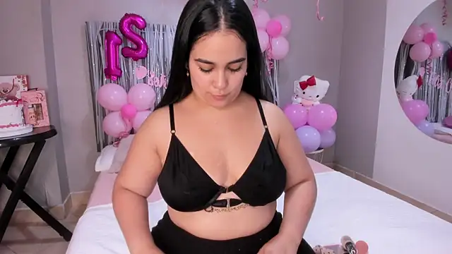 Snapshot of emma_lye chatting on 10.27.25 emma lye online show from 10.27.25