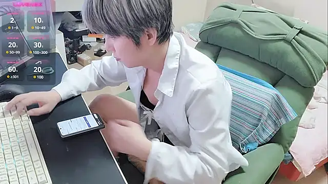 Snapshot of majlee2024 chatting on 03.20.25 majlee2024 online show from 03.20.25