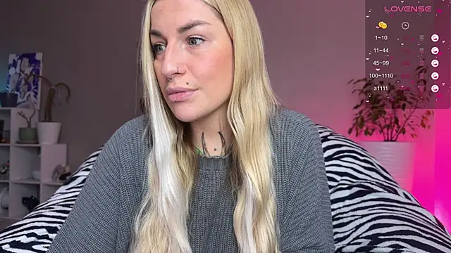 Snapshot of Tanya_Acid chatting on 12.03.25 Tanya Acid online show from 12.03.25