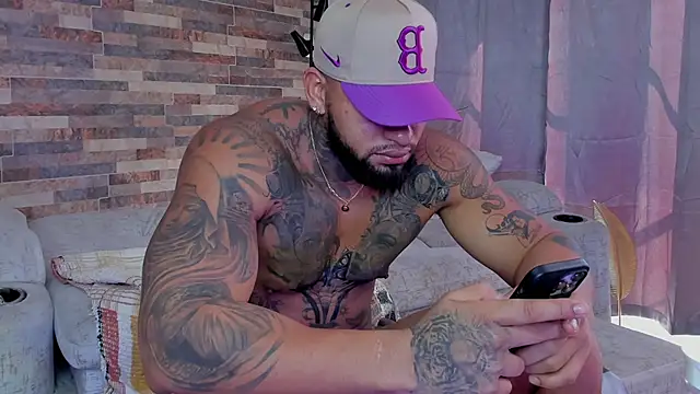 Snapshot of zaiin_diesel chatting on 01.12.25 zaiin diesel online show from 01.12.25