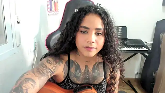 Snapshot of Ama_music chatting on 04.18.26 Ama music online show from 04.18.26