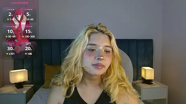 Snapshot of april_bunnyy chatting on 02.04.25 april bunnyy online show from 02.04.25