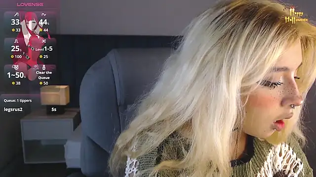 Snapshot of april_bunnyy chatting on 11.05.25 april bunnyy online show from 11.05.25