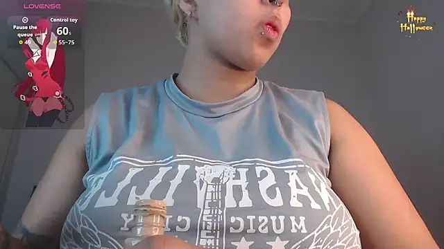 Snapshot of april_bunnyy chatting on 11.07.25 april bunnyy online show from 11.07.25