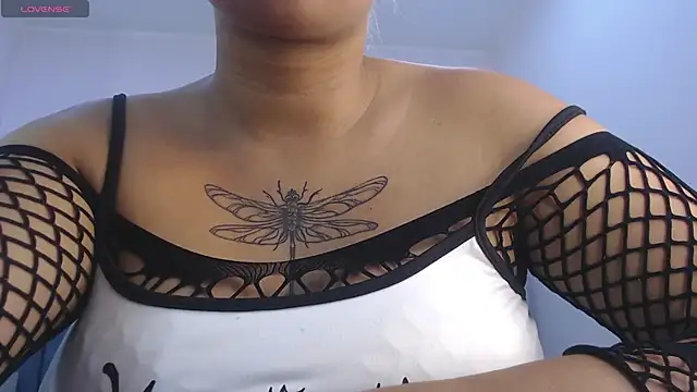 Snapshot of april_bunnyy chatting on 12.13.25 april bunnyy online show from 12.13.25